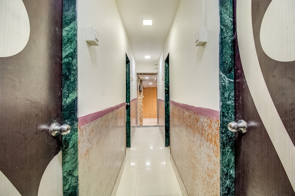 SPOT ON Star Royal Near Chhatrapati Shivaji International Airport, Mumbai International Airport, Mumbai