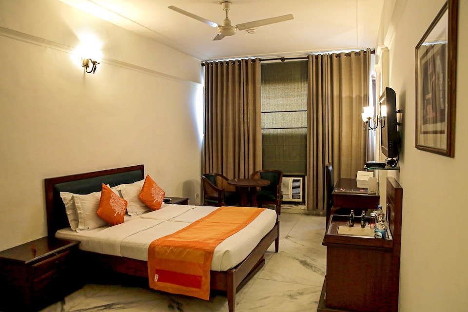 OYO 5333 Hotel Sheronz, Hotel Market Chandigarh, Chandigarh