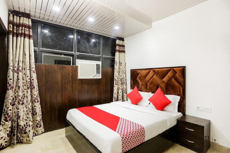 SPOT ON 65570 Clock tower inn, Rajouri Garden Delhi, Delhi