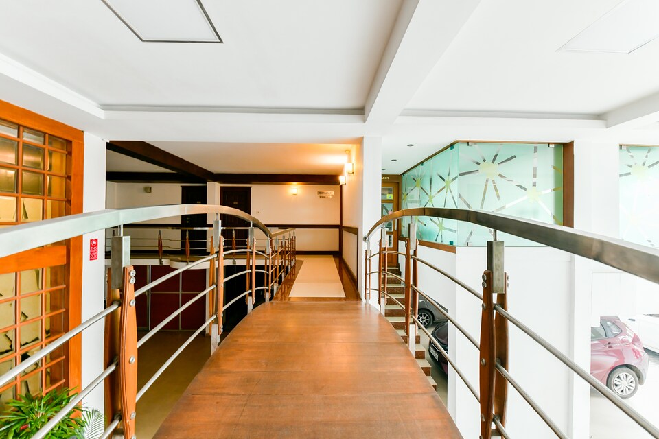 Capital O 848 The Pearl Palace Hotel, MG Road Kochi, Kochi