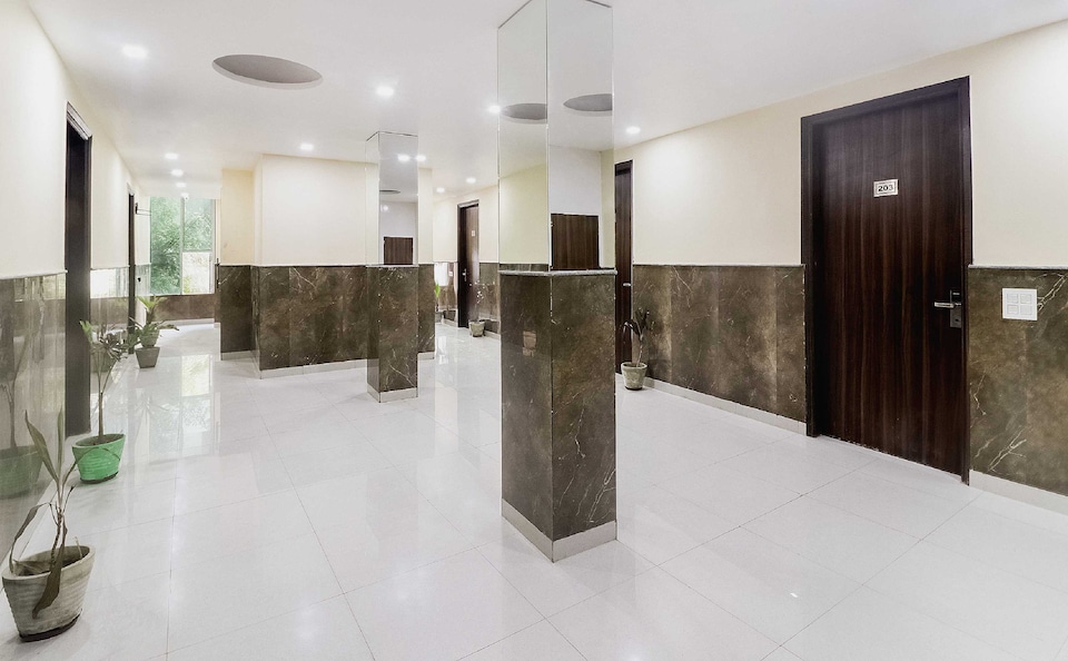 Hotel O Flagship Red Leaf Residency, Airport-Dwarka Delhi, Delhi