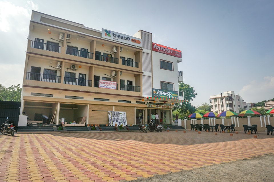 Capital O 65594 Hotel Meghmalhar, Jejuri, Pune