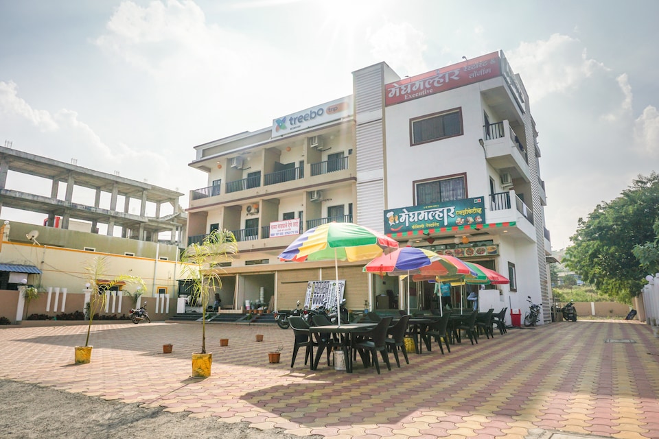 Capital O 65594 Hotel Meghmalhar, Jejuri, Pune