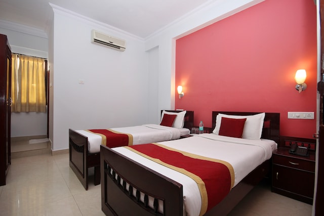 OYO Sr Legend Inn Near Sri Someshwara Swami Temple