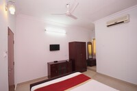 OYO Sr Legend Inn Near Sri Someshwara Swami Temple