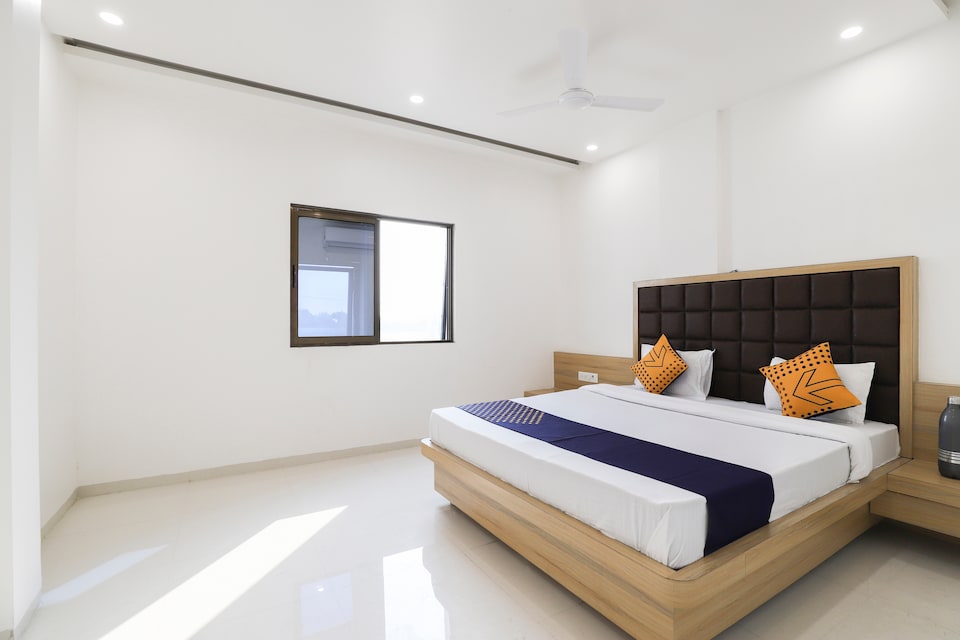 SPOT ON 65624 Hotel Decent, Petlad Road Nadiad, Nadiad