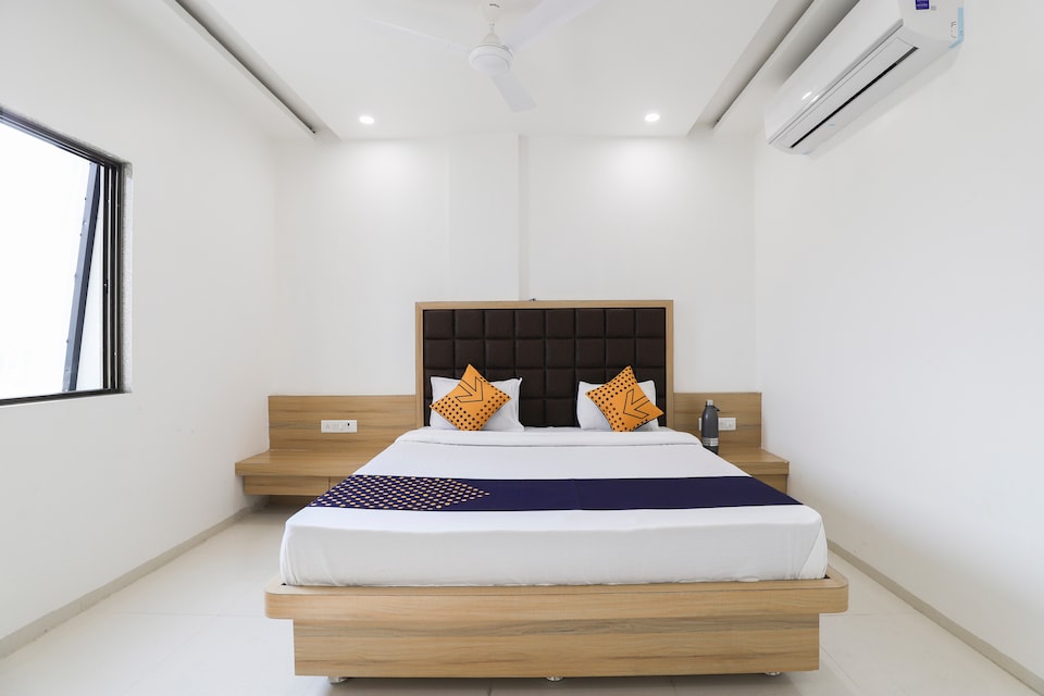 SPOT ON 65624 Hotel Decent, Petlad Road Nadiad, Nadiad