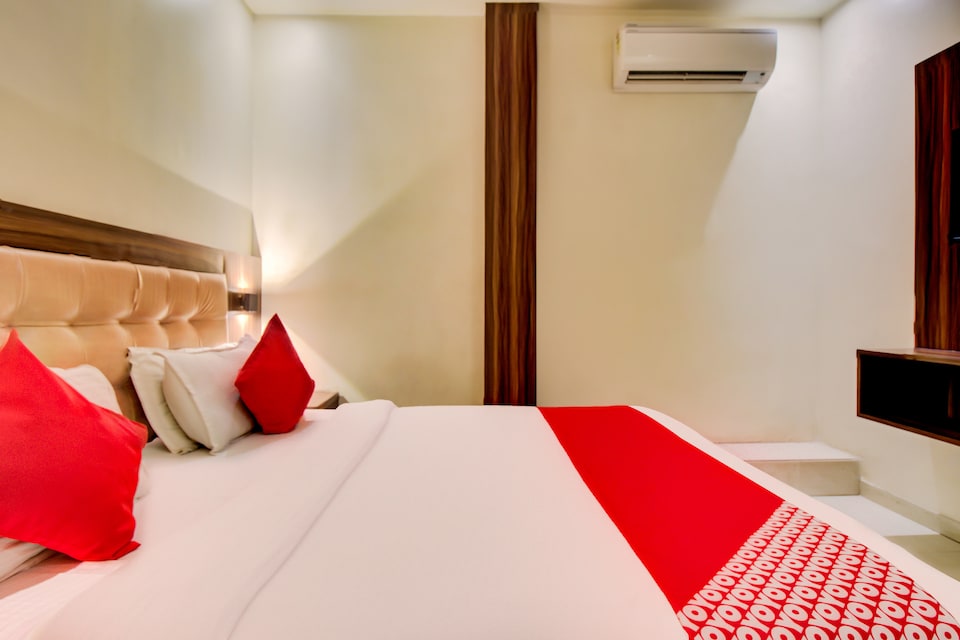 OYO Hotel Emerald Inn, Mumbai International Airport, मुंबई