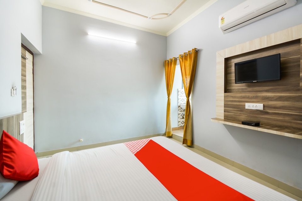 OYO 65676 Rj18 Hotel And Family Restaurant, Chirawa, Jhunjhunu