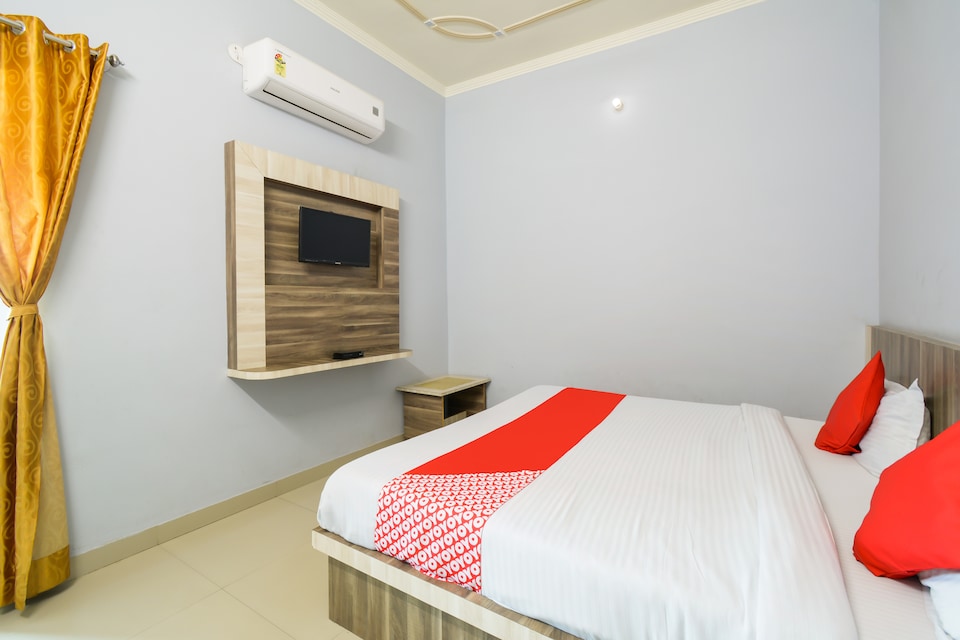 OYO 65676 Rj18 Hotel And Family Restaurant, Chirawa, Jhunjhunu