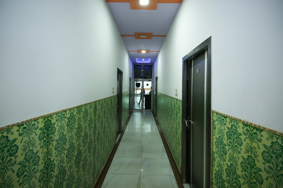 SPOT ON 65681 Classic Gold, Agra, Agra