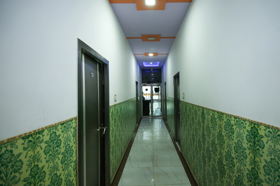 SPOT ON 65681 Classic Gold, Agra, Agra