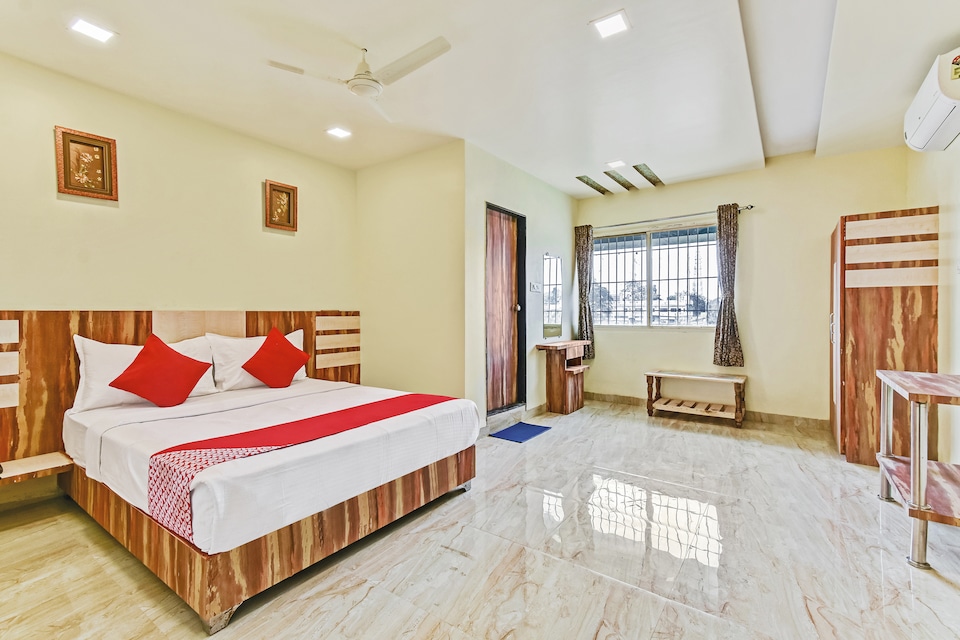 OYO 65687 Manik Hotel , Waluj, Aurangabad