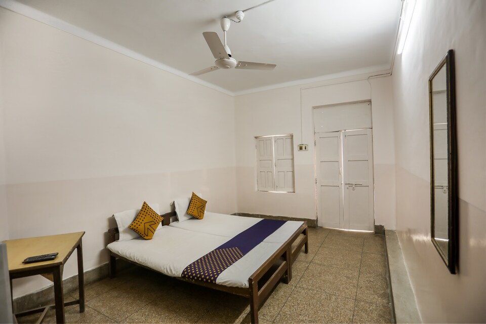 SPOT ON 65688 Samira Hotel, Railway Station Allahabad, Prayagraj