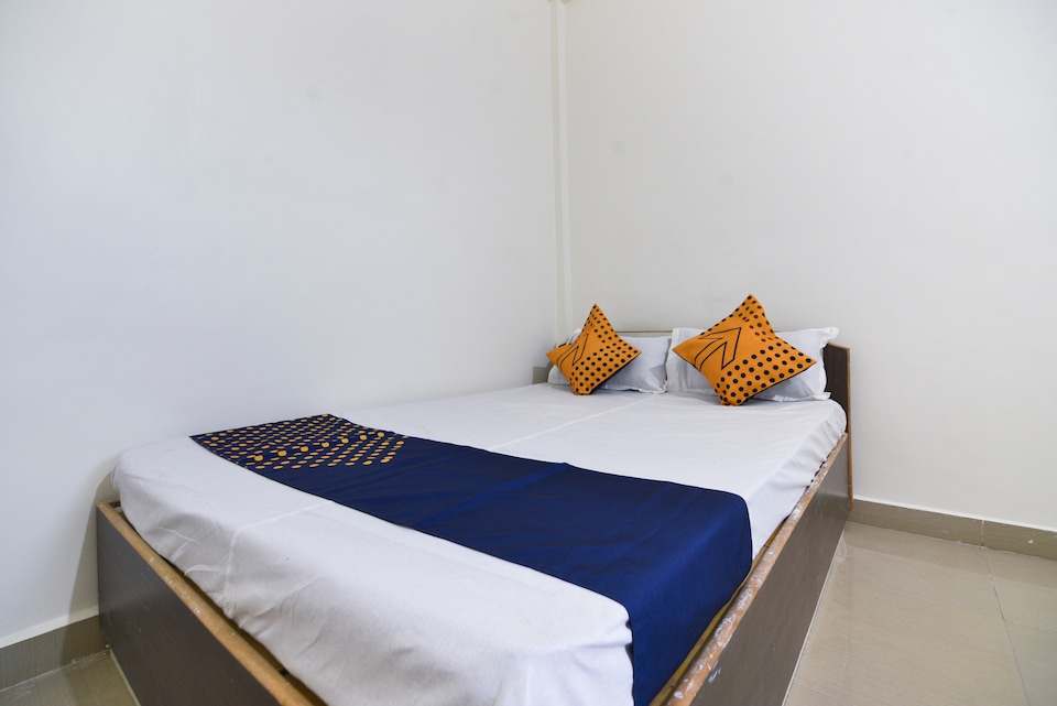 SPOT ON 65690 Piyush Lodge, Jejuri, Pune