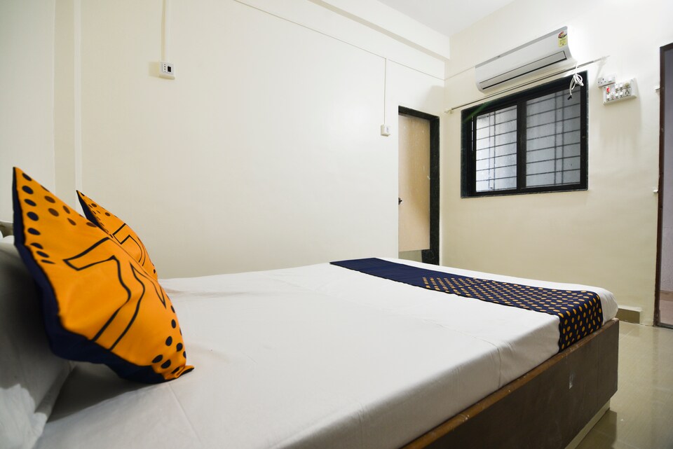 SPOT ON 65690 Piyush Lodge, Jejuri, Pune