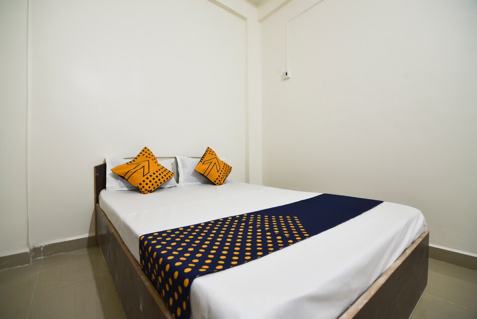 SPOT ON 65690 Piyush Lodge, Jejuri, Pune