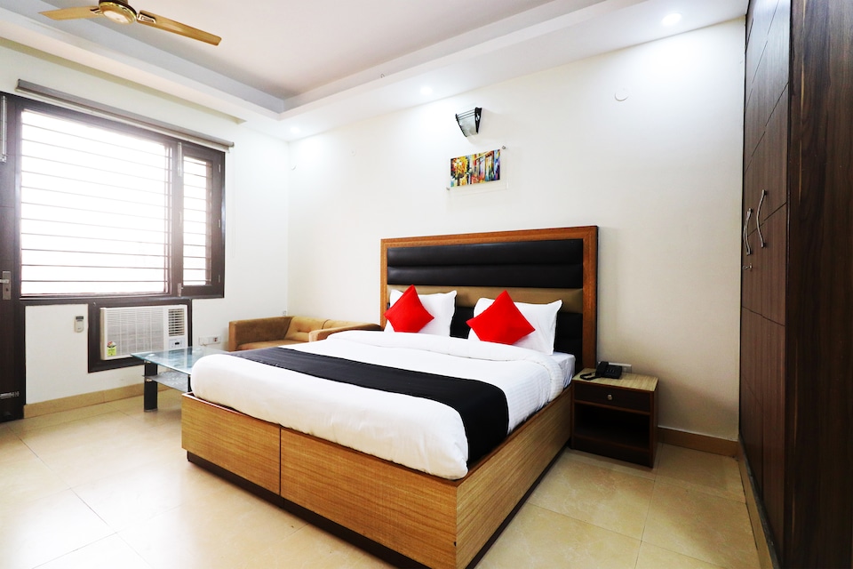 Capital O 65693 The Sterling Villa, Huda 2, Gurgaon