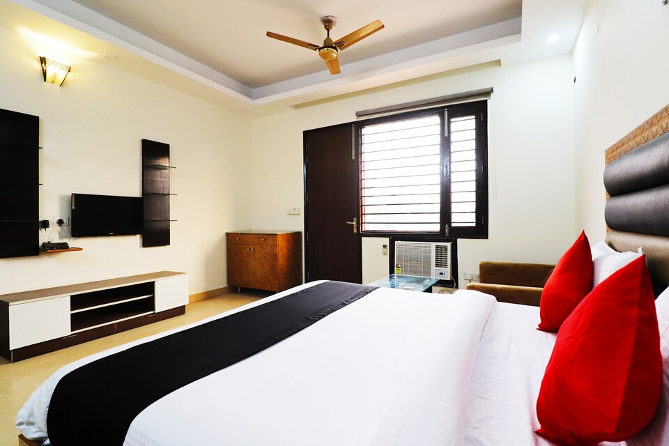 Capital O 65693 The Sterling Villa, Huda 2, Gurgaon