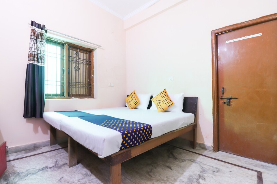 SPOT ON Om Sai Nath Lodge, Corporate Complex, Agra