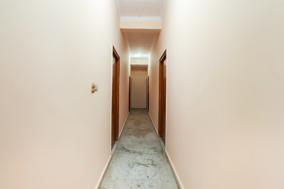 SPOT ON Om Sai Nath Lodge, Corporate Complex, Agra