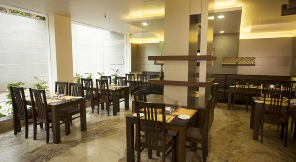 OYO Premium 170 Guru Dronacharya Metro, Cyber City, Gurgaon