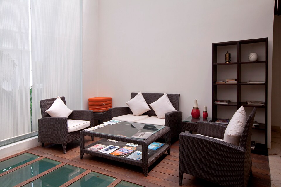 OYO Premium 170 Guru Dronacharya Metro, Cyber City, Gurgaon