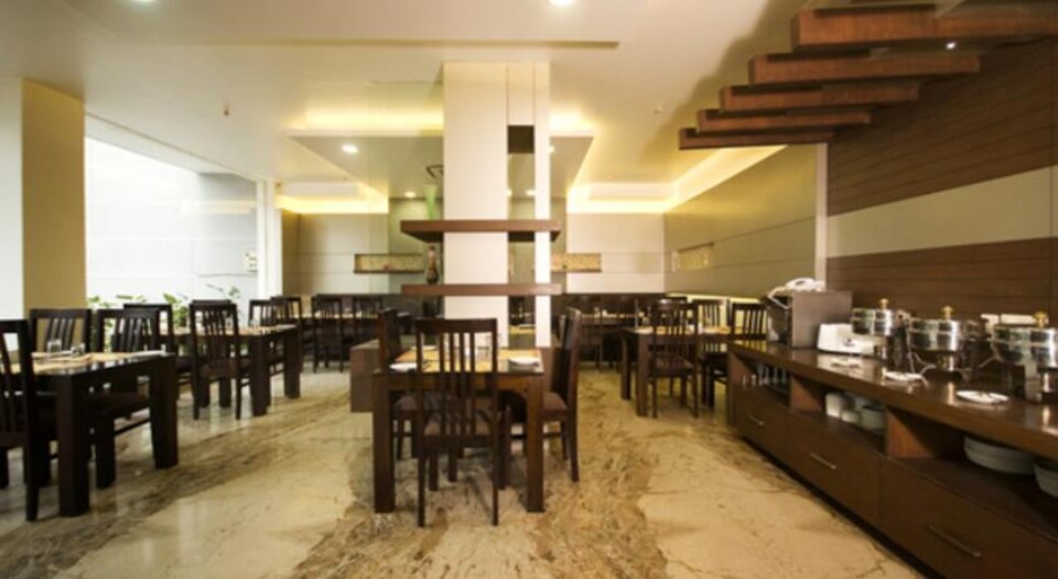 OYO Premium 170 Guru Dronacharya Metro, Cyber City, Gurgaon