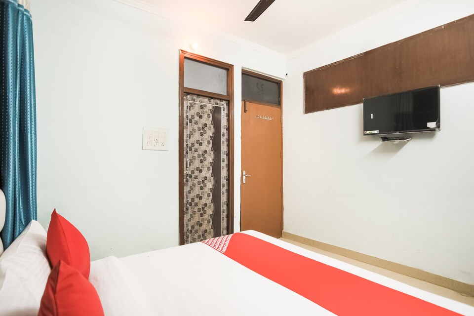 OYO 65729 Shivam Palace, Airport Delhi, Delhi Transit