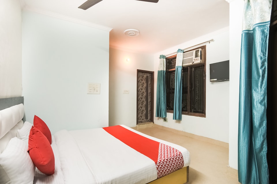 OYO 65729 Shivam Palace, Airport Delhi, Delhi Transit