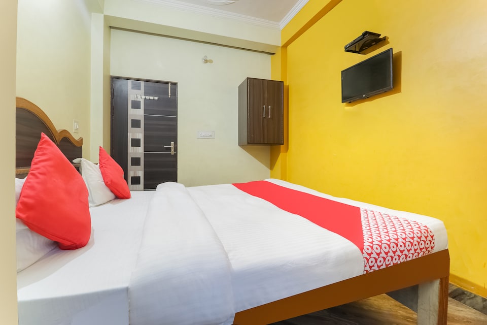 OYO 65760 The Ashoka Inn, Hazratganj Lucknow, Lucknow
