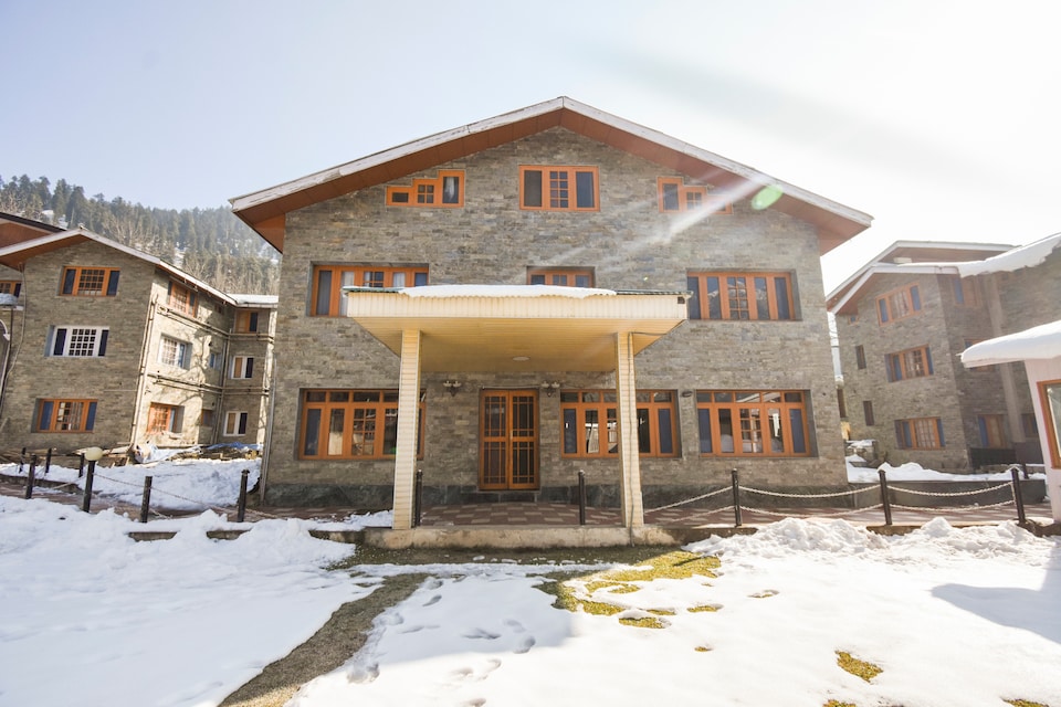 Capital O 65772 Hotel Abshar, Pahalgam, Pahalgam