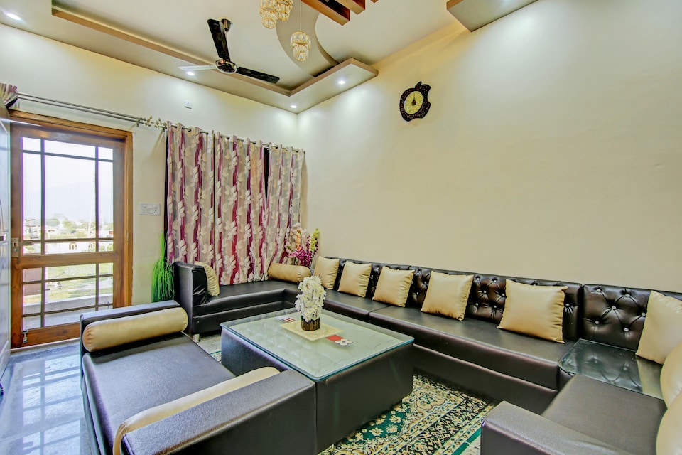 OYO Home 65776 Blissful 3 BHK Apartment Dehradun, Dehradun ISBT, Dehradun