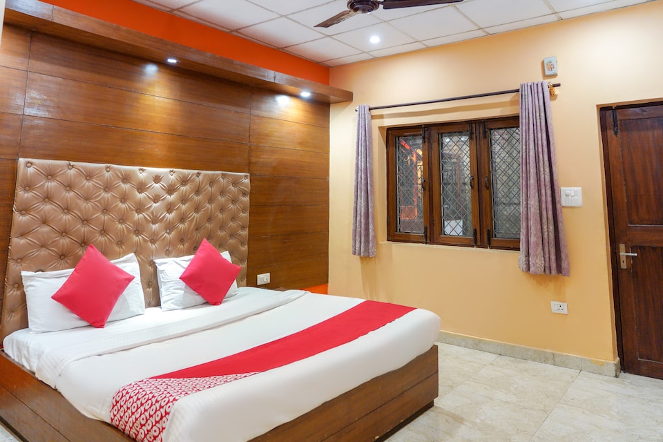 OYO 65782 Hotel Suhana And Restaurant , Mall Road Mussoorie, Mussoorie