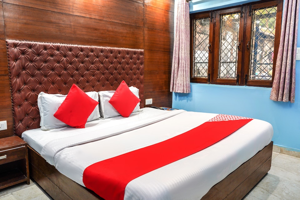 OYO 65782 Hotel Suhana And Restaurant , Mall Road Mussoorie, Mussoorie