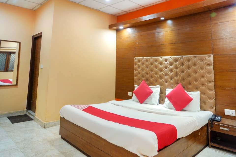 OYO 65782 Hotel Suhana And Restaurant , Mall Road Mussoorie, Mussoorie