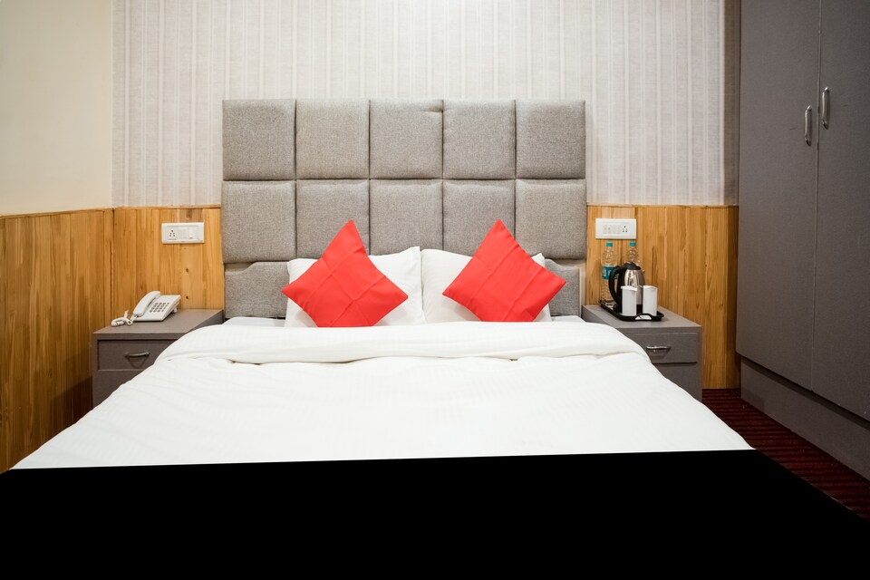 Capital O 13324 Hotel Kosmos Anamika, Mall Road Nainital, Nainital