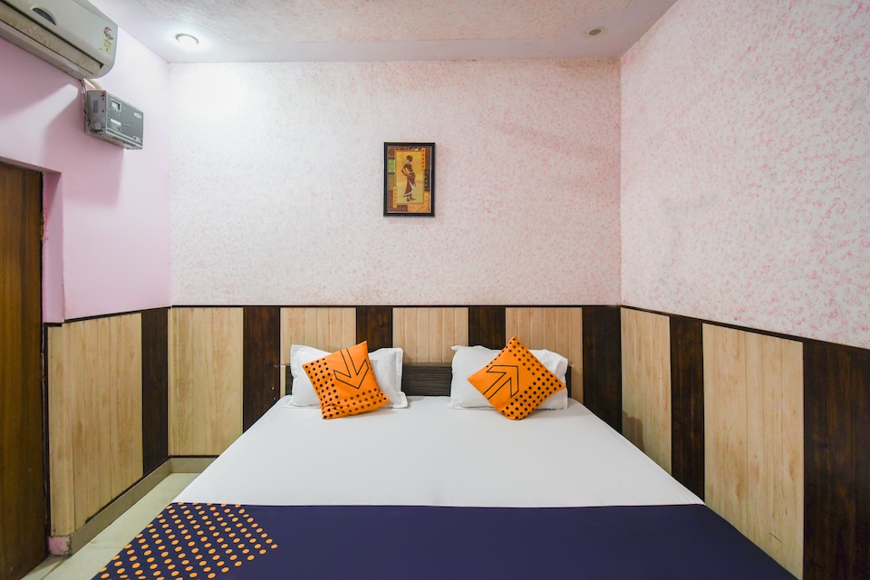 SPOT ON 65800 Shri Bihari Cottage, Fatehabad Road, Agra