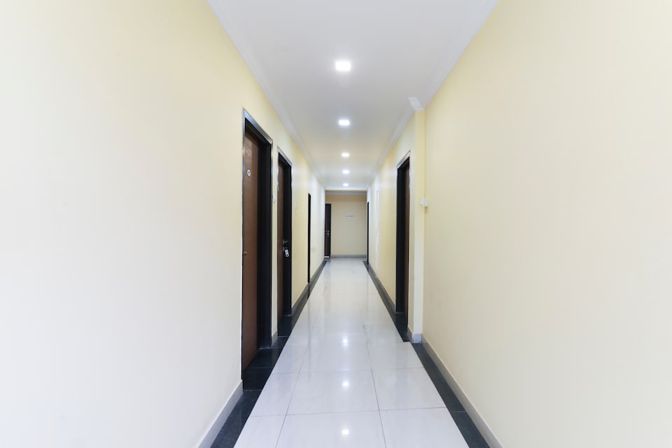 OYO 65811 Ratnesh Premium Lodge, Sawantwadi, Sindhudurg