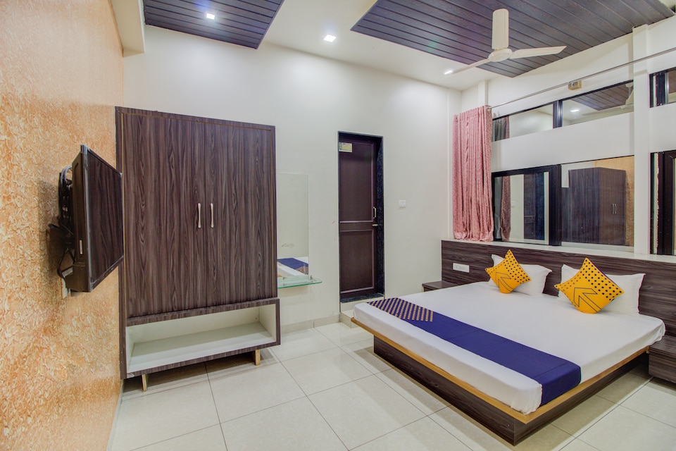 SPOT ON 65841 Matoshree Palace, Satara, Satara