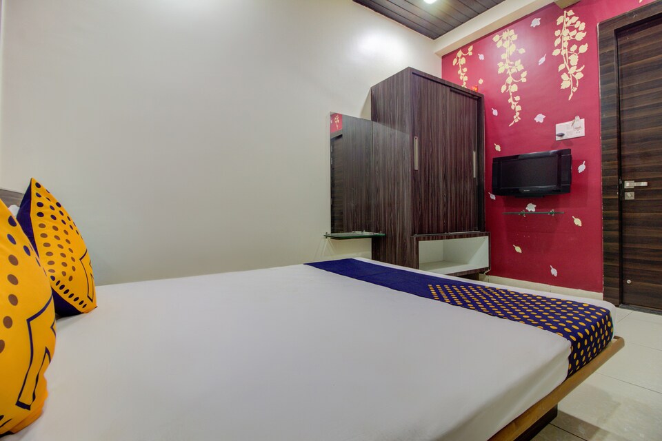 SPOT ON 65841 Matoshree Palace, Satara, Satara