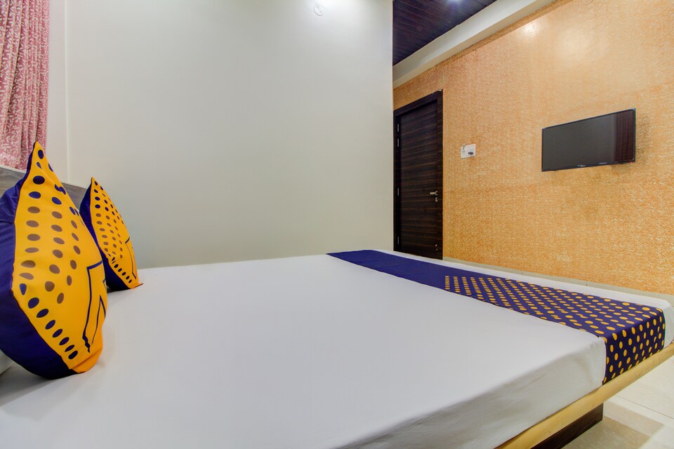 SPOT ON 65841 Matoshree Palace, Satara, Satara