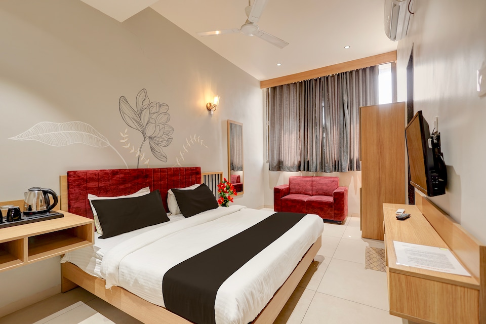 Super Townhouse Nagthane Satara Formerly Matoshree Palace, Satara, Satara
