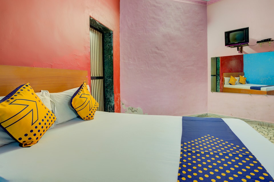 SPOT ON 65842 Leela Inn Lodging And Boarding , Karjat city, Karjat