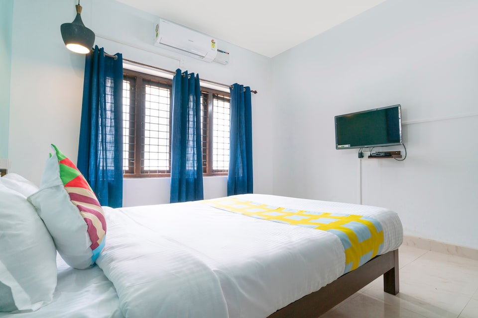 OYO Home 65848 Elegant Tharayil Apartments 2bhk, Vytilla Kochi, Kochi