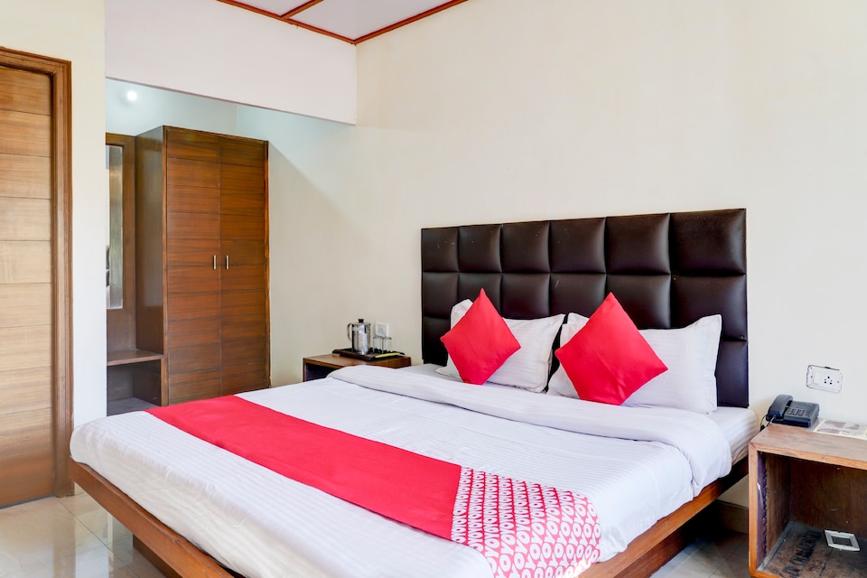 OYO 65863 Sunset View, Mall Road Mussoorie, Mussoorie
