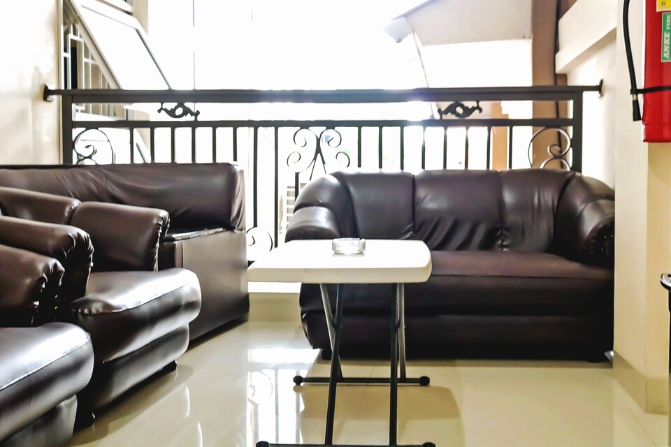 OYO 2263 Fazarel Residence Syariah, Padang Kota, Padang