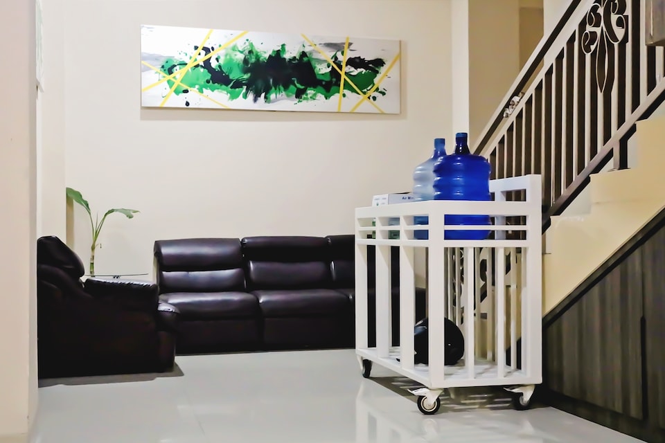 OYO 2263 Fazarel Residence Syariah, Padang Kota, Padang