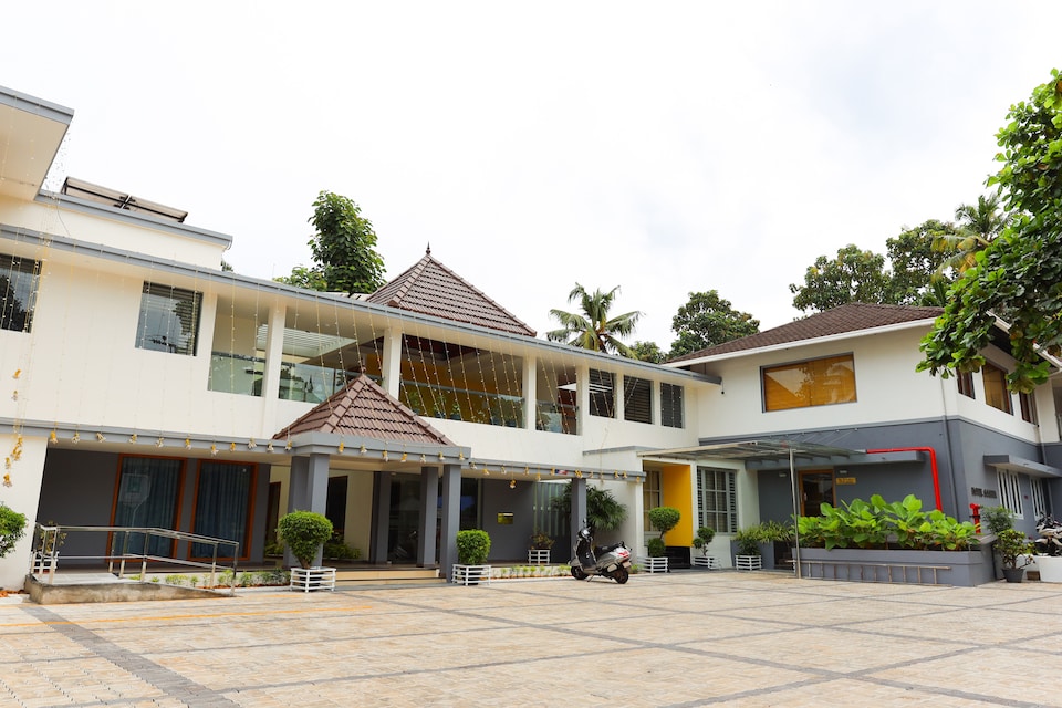Capital O 65864 Hotel Soorya, Kollam, Kollam