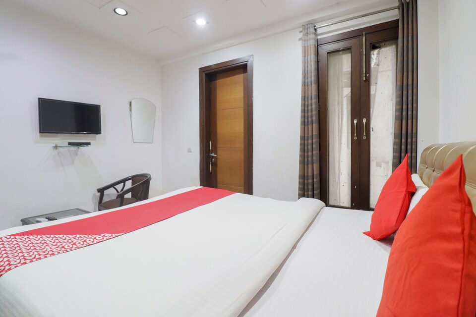 OYO 65865 Taj Suites, Okhla Jasola Delhi, Delhi